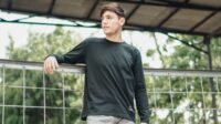 5 Outfit Pria yang Cocok Buat Suasana Santai di Kantor Startup, Bikin Tampil Percaya Diri!