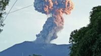 Gunung Marapi Meletus Lagi, Lontaran Abu Vulkanik Capai 1 Kilometer