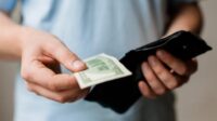 Hemat Bukan Berarti Pelit! Ini Perbedaan Frugal Living dan Sifat Pelit yang Perlu Kamu Tahu