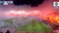 Seperti Medan Perang, Laga PSS Sleman Vs Persija Jakarta Dipenuhi Asap Tebal