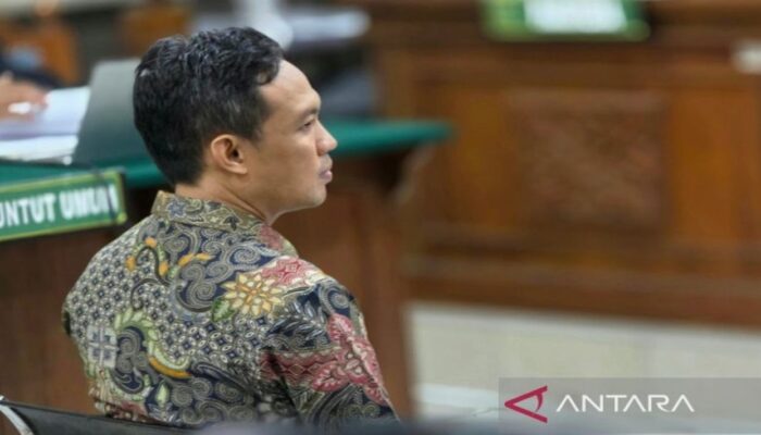 Bupati Cilacap Didakwa Peras Anak Buah untuk THR Lebaran