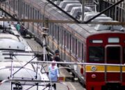 Detik-detik Petugas Bantu Penumpang Melahirkan di KRL, Perjalanan Sempat Dihentikan di Stasiun Rawabuntu
