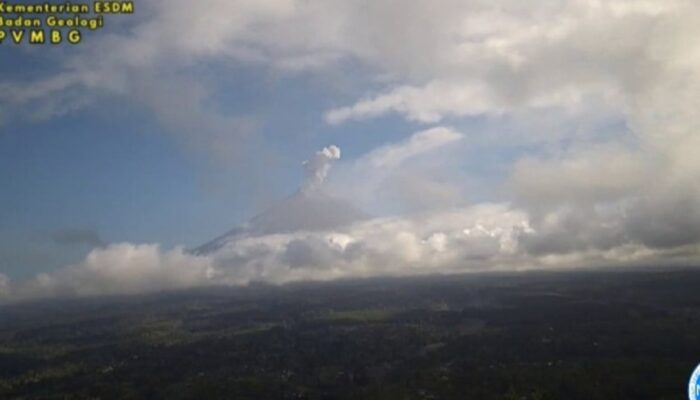 Gunung Semeru Erupsi 7 Kali Hari Ini, Tinggi Letusan Tercatat hingga 1 Km