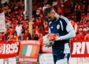 Maarten Paes Akhirnya Main di Eredivisie, Ajax Pesta Gol 5-1 Bantai Nathan Tjoe-A-On Dkk